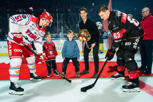 Timrås Anton Lander och Malmö Redhawks Fredrik Händemark