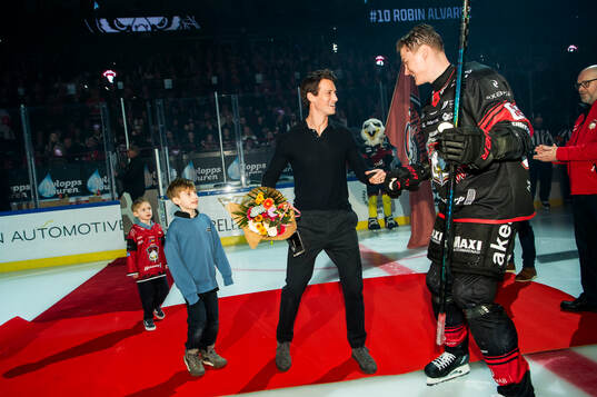 Malmö Redhawks Fredrik Händemark när Robin Alvarez