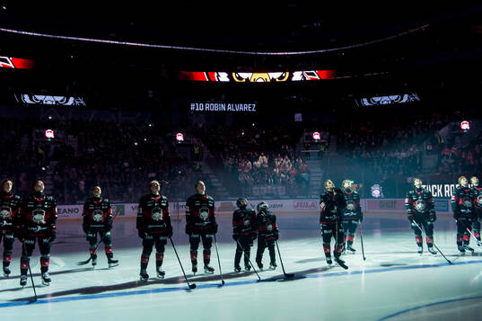 Robin Alvarez hyllades