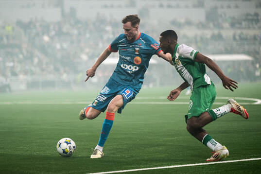 Varbergs Niklas Dahlström och Hammarbys Paulos Abraham
