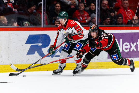 Frölundas Max Friberg och Örebros Hannes Björninen