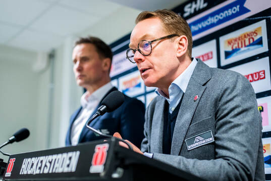 Örebros tränare Niklas Eriksson på presskonferensen