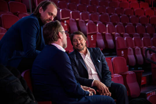 Former players Peter Forsberg of Sweden and Teemu Selänne