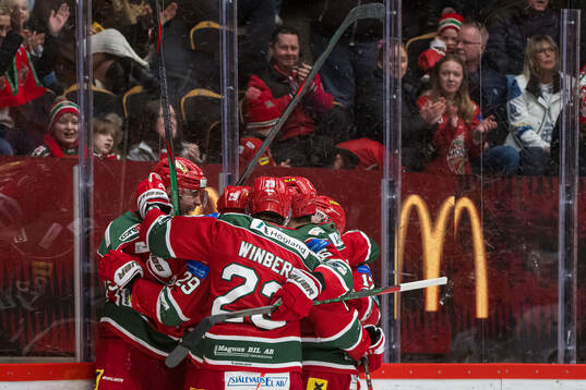 Modos spelare jublar