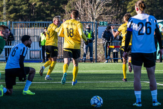 Mjällbys Herman Johansson jublar efter 1-0