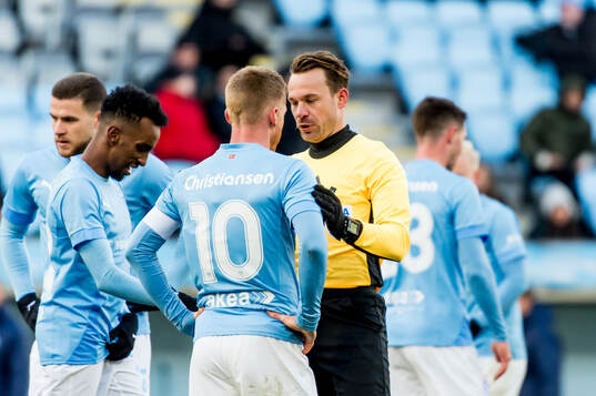 Malmö FFs Anders Christiansen och Domare Kristoffer Karlsson