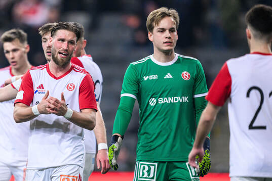 Sandvikens IFs Kasper Harletun och målvakt Hannes Sveijer