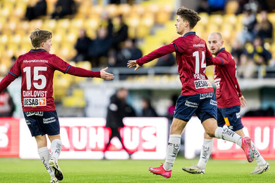 Örgrytes Daniel Paulson jublar efter 2-1