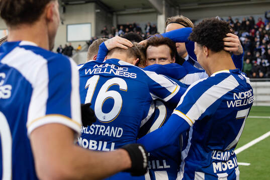 IFK Göteborgs Tobias Heintz jublar ihop med lagkamrater