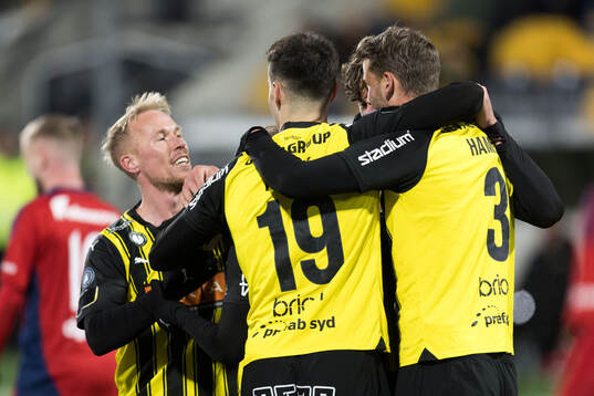 Häckens Silas Andersen jublar med lagkamrater