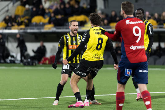Häckens Silas Andersen jublar med Adam Lundkvist