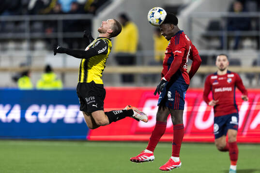 Häckens Adam Lundkvist och Östers Raymond Adjei