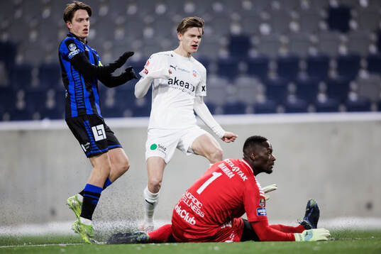 Sirius Adam Vikman och målvakt Ismael Diawara mot