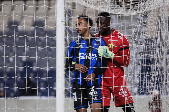 Sirius Isaac Yawe Höök och målvakt Ismael Diawara jublar