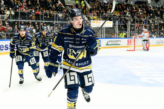 HV71s Oscar Fisker Molgaard jublar