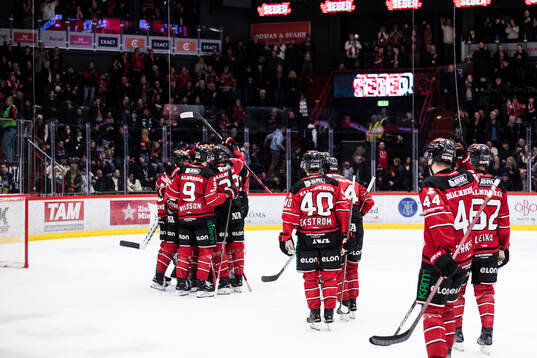 Örebros spelare jublar