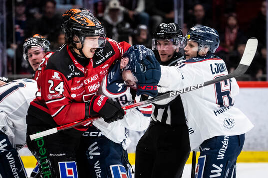 Örebros Hannes Björninen och Linköpings Patrick Russell