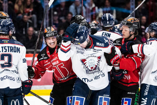 Örebros Hannes Björninen och Linköpings Patrick Russell