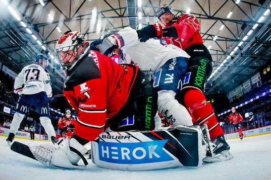 Örebros målvakt Jhonas Enroth och Christopher Mastomäki