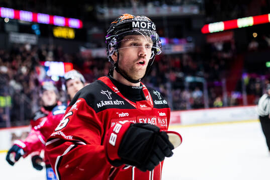 Örebros Filip Berglund jublar vid 1-1
