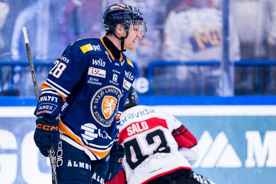 Växjös Hugo Gustafsson jublar