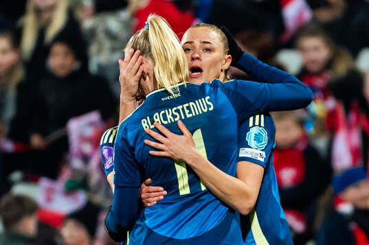 Fridolina Rolfö of Sweden celebrate with Stina Blackstenius after scoring the 2-1 goal