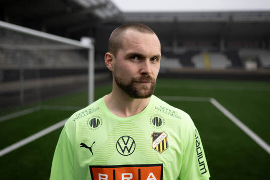 Häckens nyförvärv Oscar Jansson poserar för ett porträtt den 21 februari 2025 i Göteborg. 