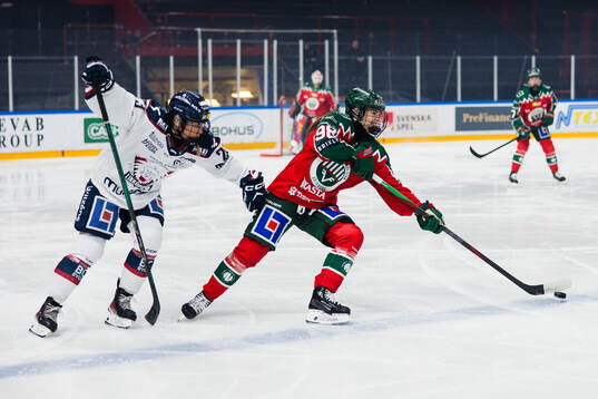 Linköpings Moa Wernblom och Frölundas Felicia Linder