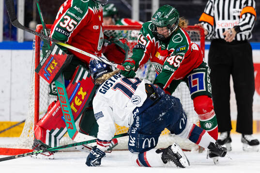 Frölundas Paula Bergström och Linköpings Moa Gustafsson