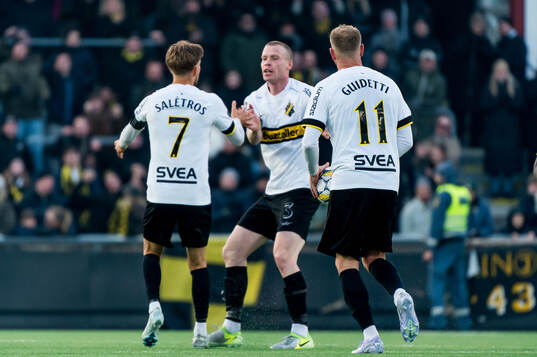 AIKs Thomas Poppler Isherwood jublar efter 1-1