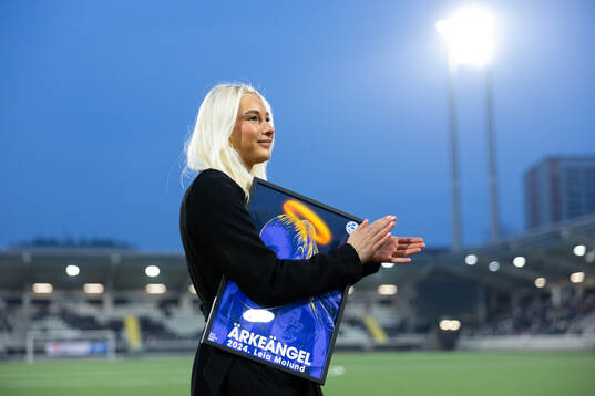 IFK Göteborgs Leia Molund tilldelas priset Årets Ärkeängel för säsongen 2024 av Supporterklubben Änglarna