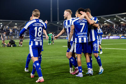 IFK Göteborgs Sebastian Clemmensen jublar med Imam Jagne, Jonas Bager och Ramon Pascal Lundqvist efter att han gjort 2-0