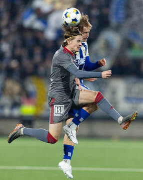 Sandvikens Johan Arvidsson och IFK Göteborgs Noah Tolf