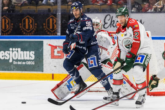 Linköpings Lance Bouma och Frölundas målvakt Tobias