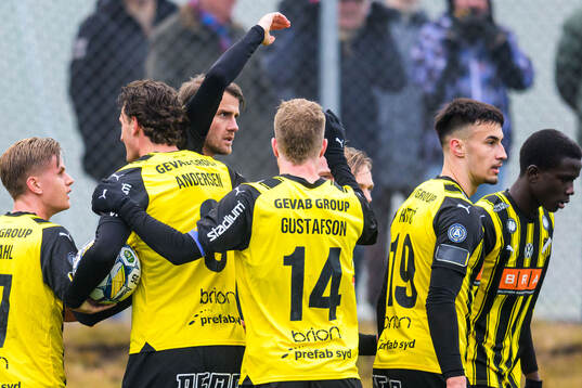 Häckens Johan Hammar jublar efter 1-1