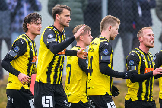 Häckens Johan Hammar jublar efter 1-1