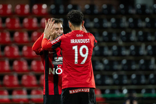 Brommapojkarnas Anton Kurochkin och Daleho Irandust jublar