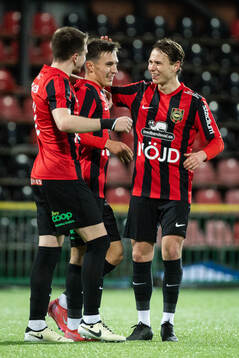 Brommapojkarnas Anton Kurochkin jublar med Hlynur Freyr