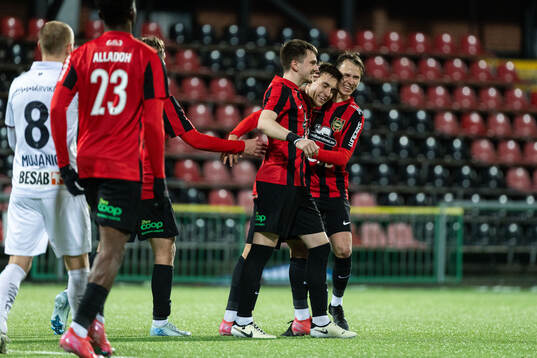 Brommapojkarnas Anton Kurochkin jublar med Hlynur Freyr