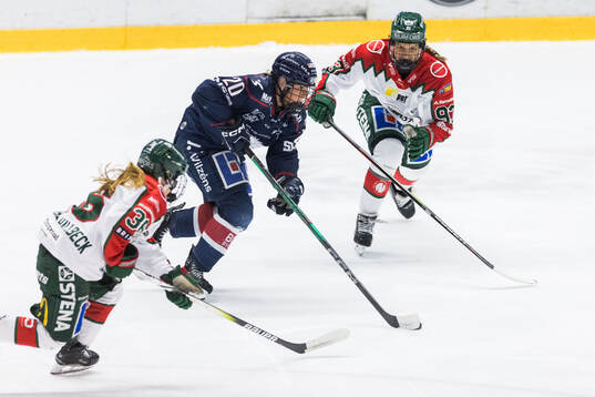 Frölundas Emilia Bergeby Hallbeck och Nellie Svensson och