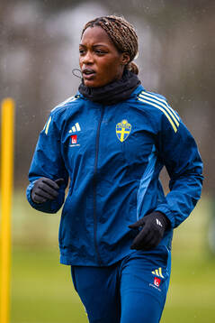 Evelyn Ijeh of the Swedish women's national football team at a training session