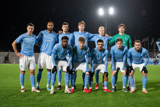 Malmö FFs startelva ställer upp för en lagbild