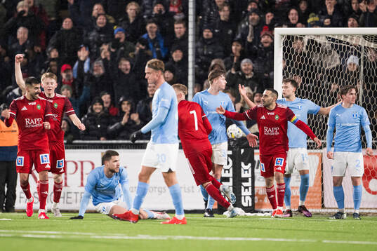 Skövde AIKs Sargon Abraham jublar