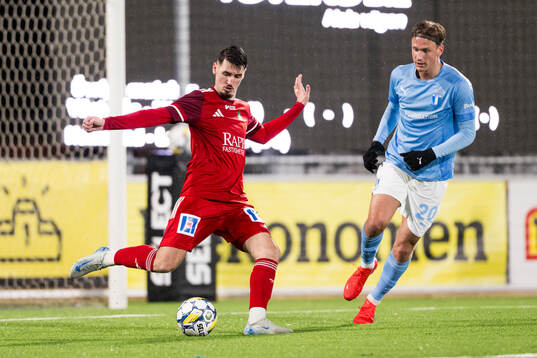 Skövde AIKs Aldin Basic och Malmö FFs Erik Botheim