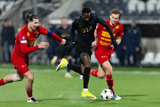 Landskronas Andreas Murbeck och Halmstads Blair Sebastian Turgott