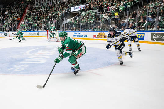 Rögles Henry Bowlby och HV71s Oscar Fisker Molgaard