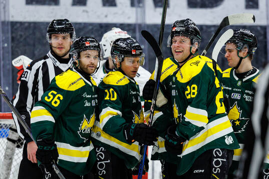 Östersunds Sebastian Fakt jublar med lagkamrater