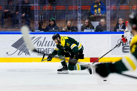 Östersunds Emil Molin har ont