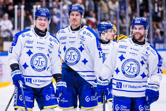 Leksands Martin Karlsson och Jon Knuts och Oskar Lang jublar