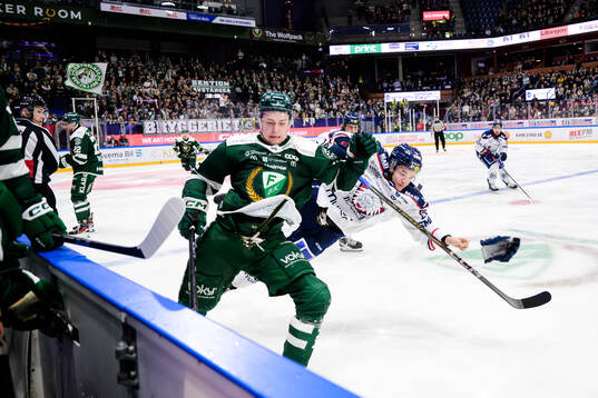Färjestads Stian Solberg och Linköpings Olle Strandell